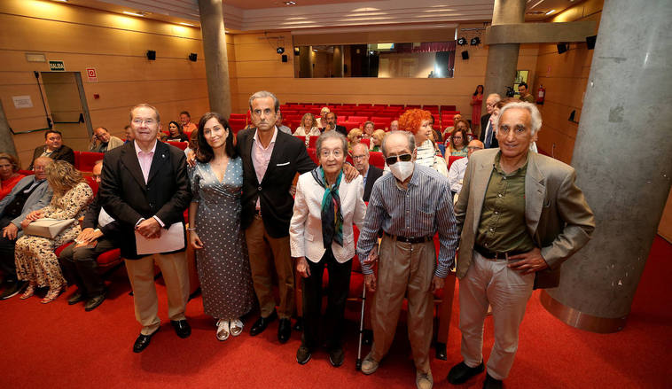 Pedro Snchez Lazo, Barbara Fernndez, Ignacio lvarez-Buylla, los hermanos de Lola Mari y Ricardo,  Lucio y Martn Caicoya